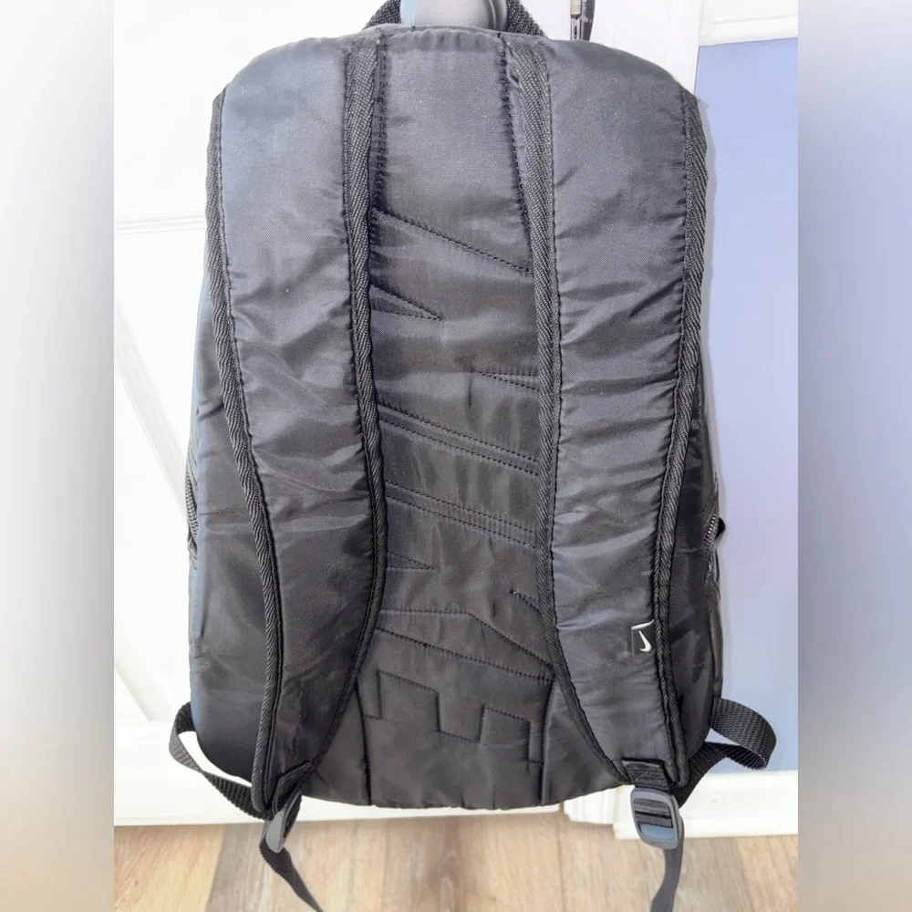 WAKE FOREST NIKE BACKPACK BOOKBAG LARGE VERY NICE CONDITION